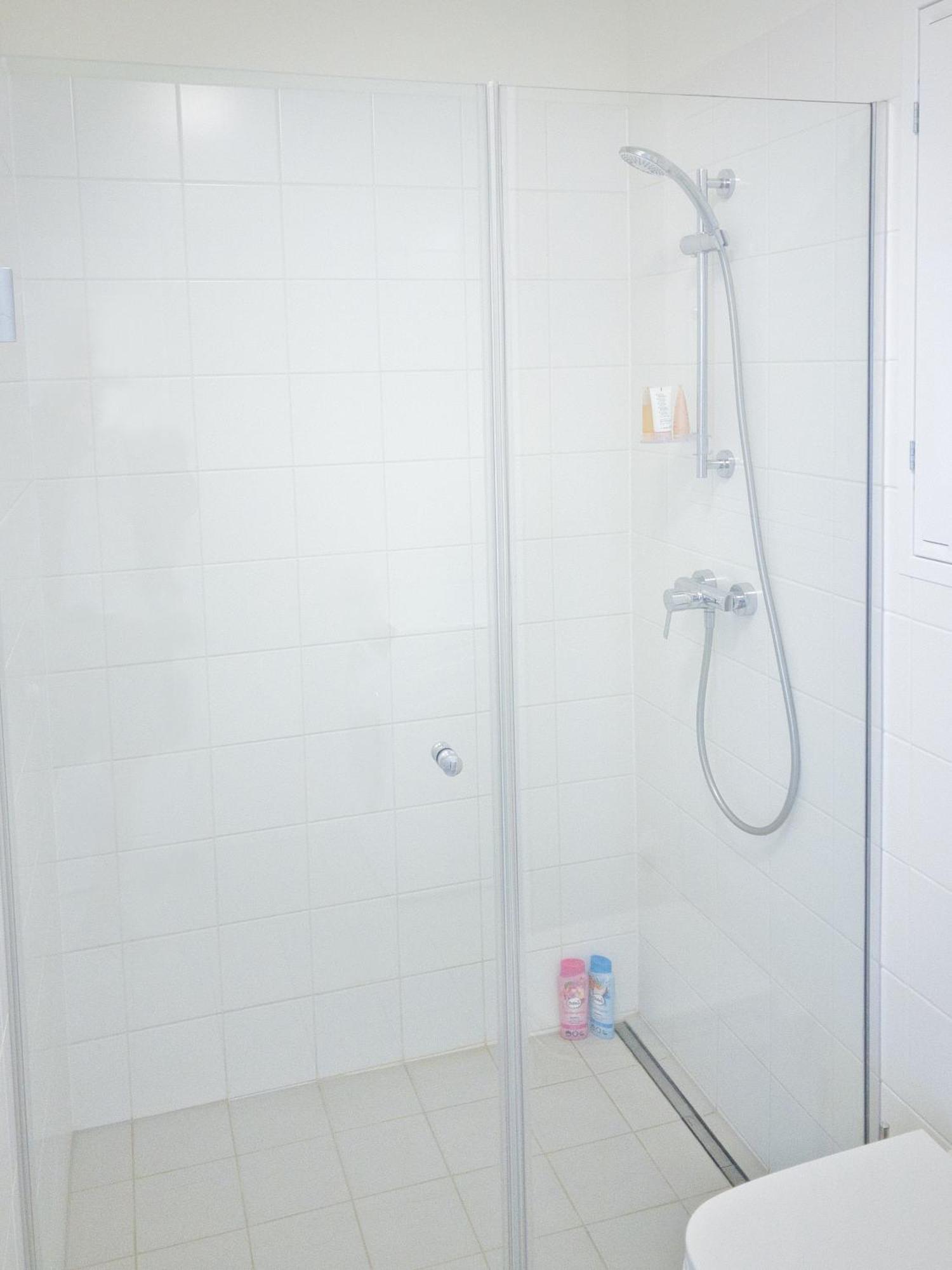 Whats-App Self-Check-In - 1Br Apartment, Near Airport,15 Min To Center Wien Rum bild